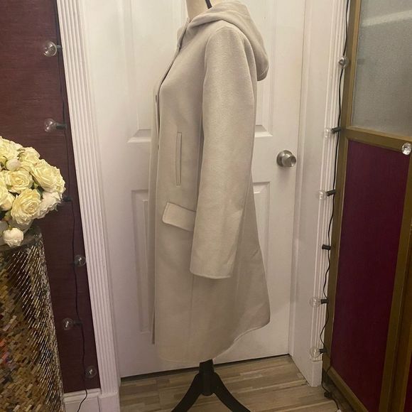 MaxMara Cream Trench Coat with Hood - Picture 5 of 13